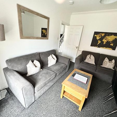 אינברנס Riverside Townhouse מראה חיצוני תמונה