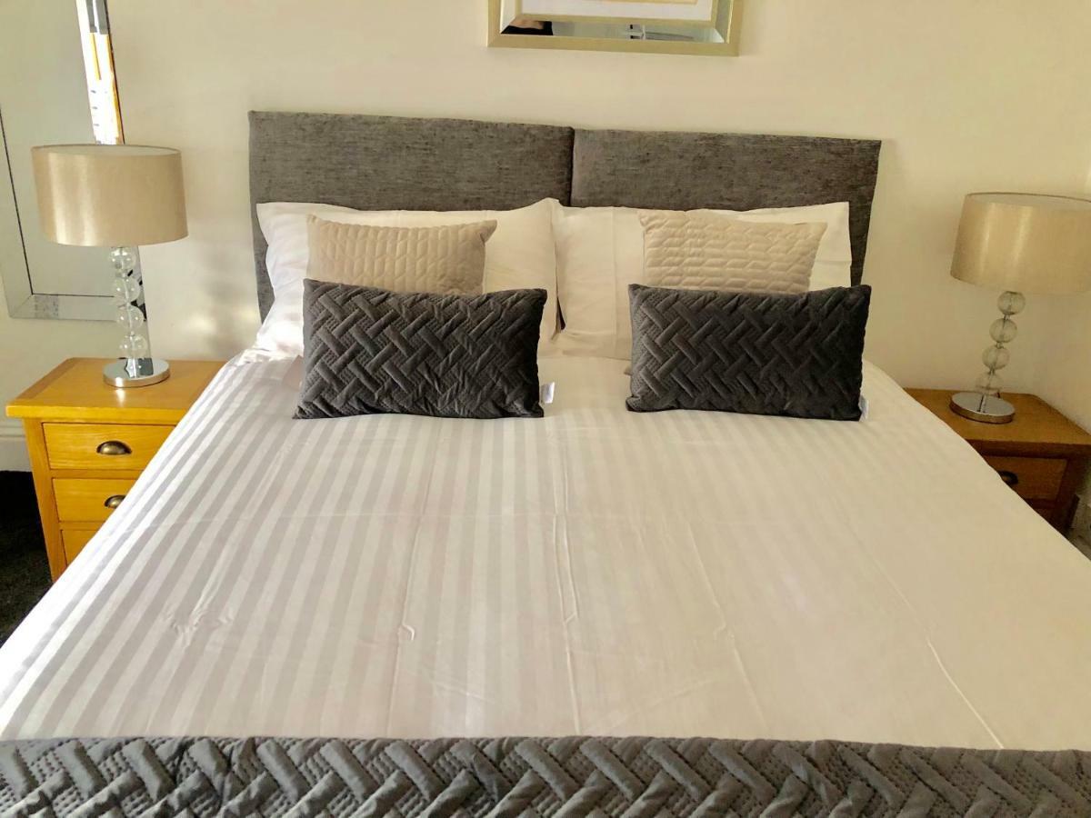 אינברנס Riverside Townhouse מראה חיצוני תמונה