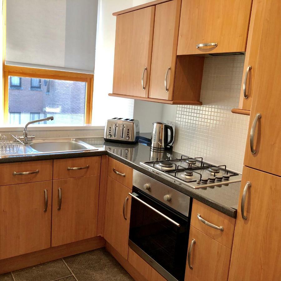 אינברנס Riverside Townhouse מראה חיצוני תמונה