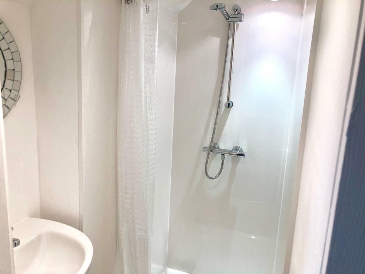 אינברנס Riverside Townhouse מראה חיצוני תמונה